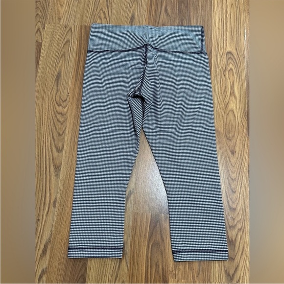 Lululemon cropped leggings - Picture 3 of 6